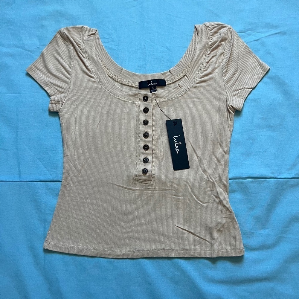 NWT Lulu's Beige Ribbed Henley Top